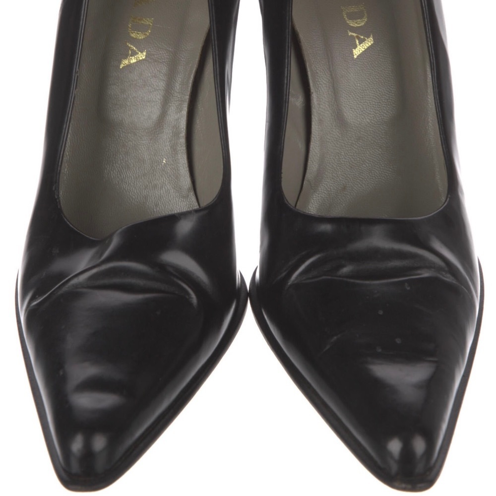 PRADA  POINTED LEATHER PUMP - SZ 40 1/2